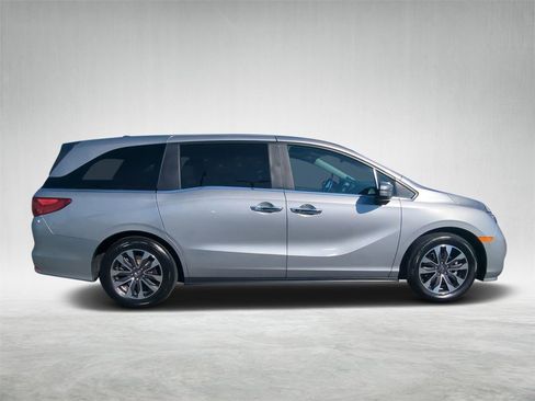 Used 2024 Honda Odyssey EX-L image 2