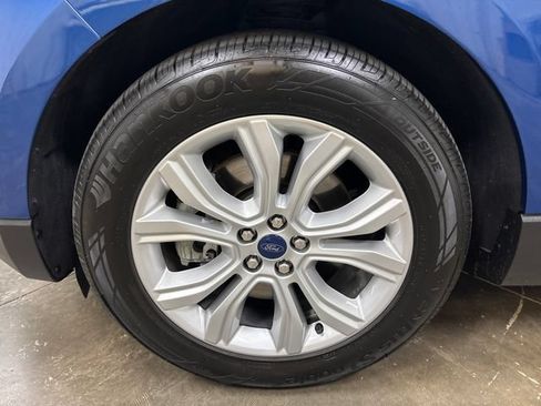 Used 2020 Ford Edge Titanium w/ Class II Trailer Tow Package AWD/4WD image 17