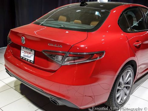 Used 2024 Alfa Romeo Giulia Ti w/ Active Assist Plus Package AWD/4WD image 9
