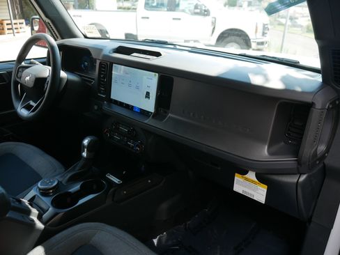 New 2025 Ford Bronco 4-Door image 24