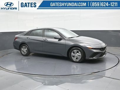 New 2025 Hyundai Elantra SE