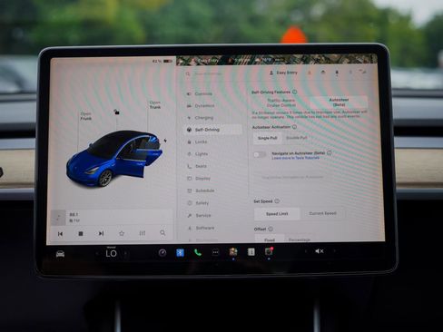 Used 2018 Tesla Model 3 Long Range RWD image 14