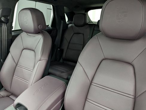 New 2026 Porsche Cayenne GTS image 24