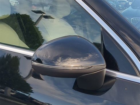 Used 2024 Mercedes-Benz GLC 300 4MATIC image 13