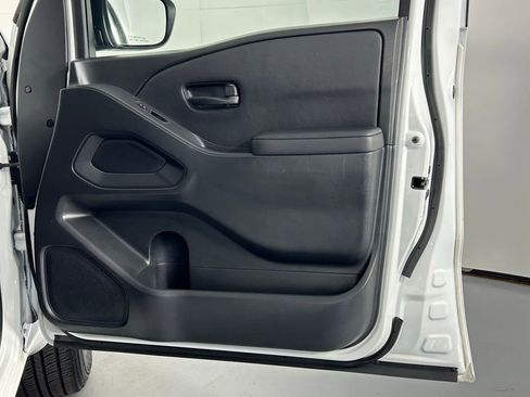 Used 2022 Nissan Frontier S RWD image 9