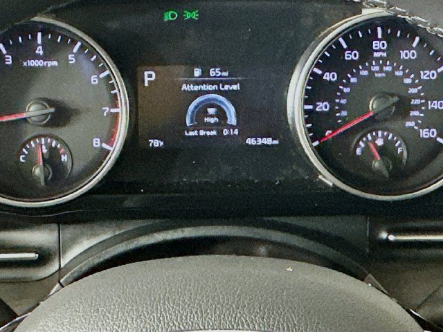 Used 2024 Kia Carnival EX FWD image 2