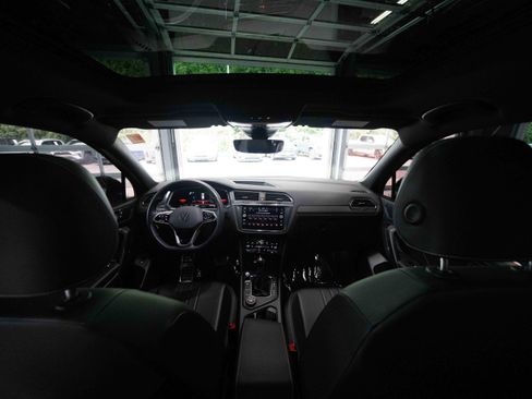 Used 2022 Volkswagen Tiguan SE R-Line AWD/4WD image 19