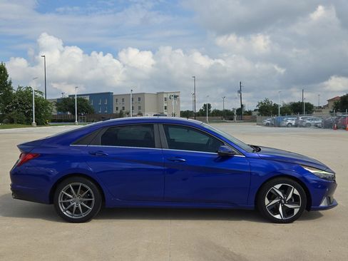 Used 2023 Hyundai Elantra Limited w/ Cargo Package FWD image 2