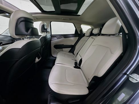 Used 2025 Kia Sportage EX w/ Premium Package image 30