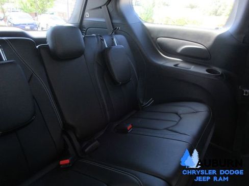 New 2026 Chrysler Pacifica Select image 15