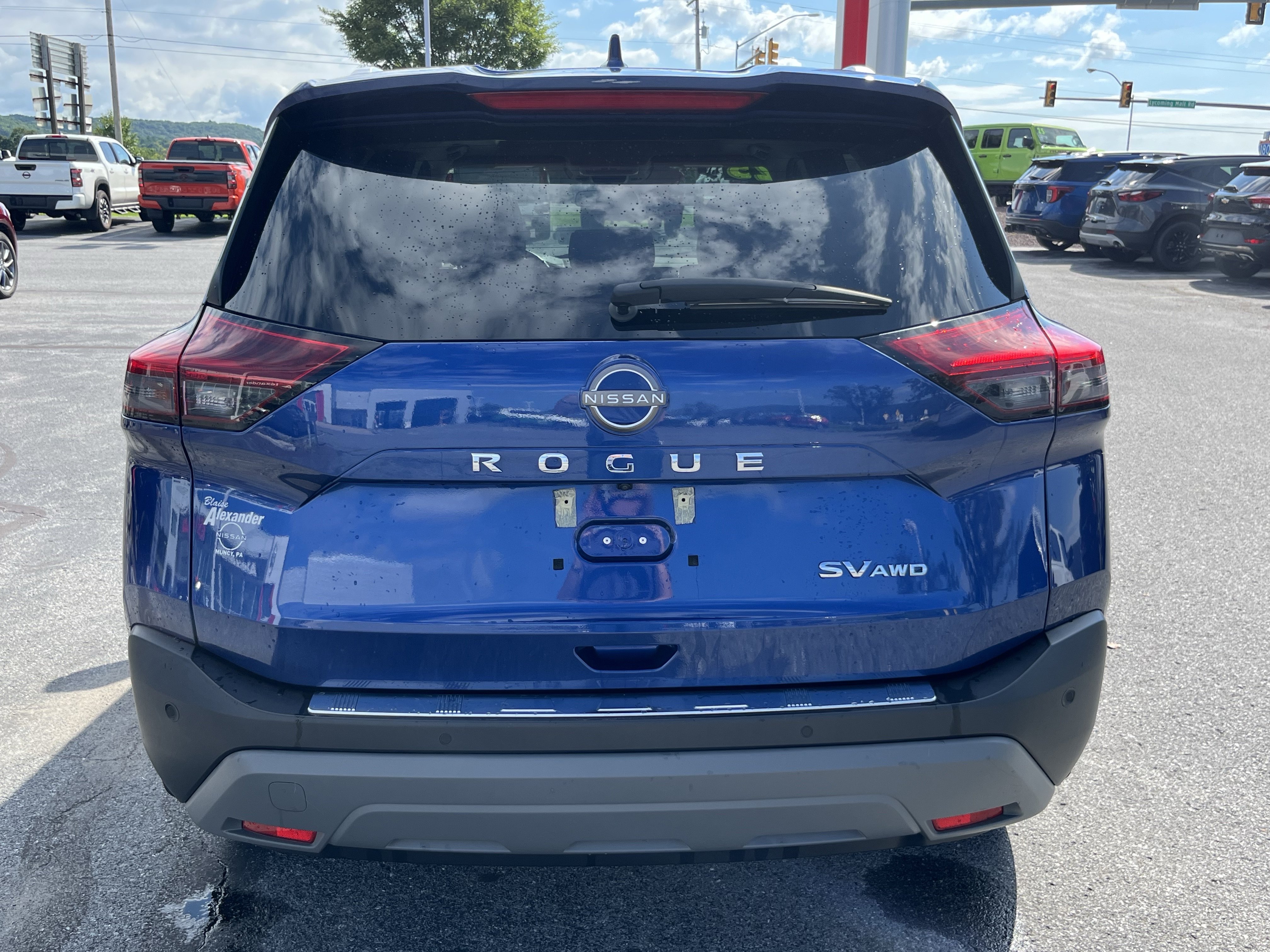 Used 2023 Nissan Rogue SV w/ SV Premium B Package AWD/4WD image 6