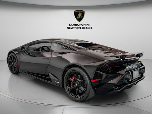 Used 2024 Lamborghini Huracan Tecnica RWD image 4