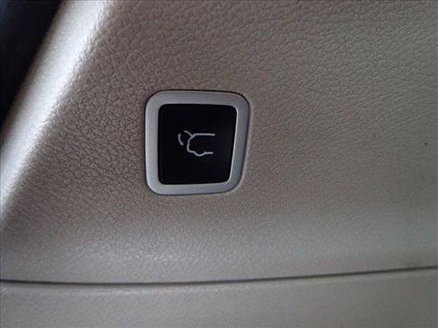 Used 2022 Chrysler Pacifica Touring-L image 9