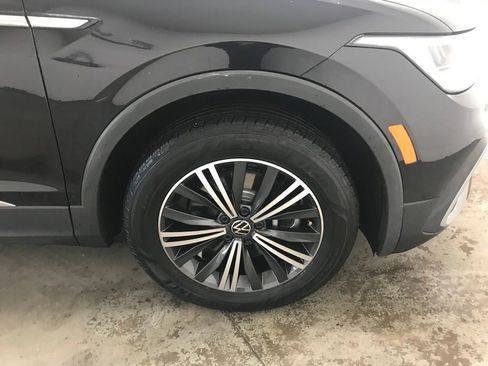 Used 2024 Volkswagen Tiguan SE image 45
