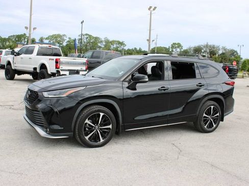 Used 2022 Toyota Highlander XSE AWD/4WD image 5