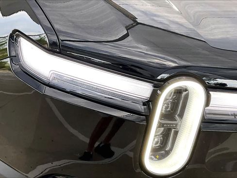 Used 2026 Rivian R1S Adventure AWD/4WD image 27