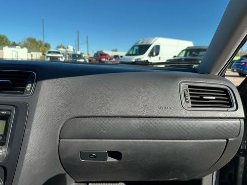 Used 2011 Volkswagen Jetta SE image 21