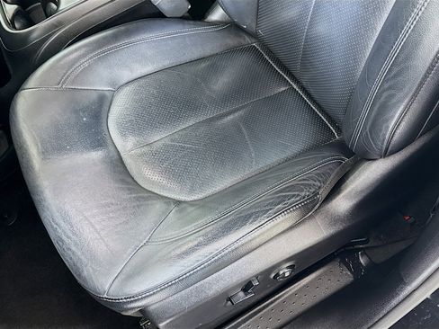 Used 2019 Chrysler Pacifica Touring-L Plus w/ Advanced Safetytec Group image 20