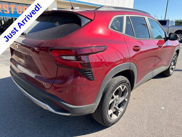 Used 2025 Chevrolet Trax LT w/ Driver Confidence Package FWD image 3