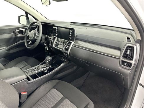 Used 2022 Kia Sorento LX image 28