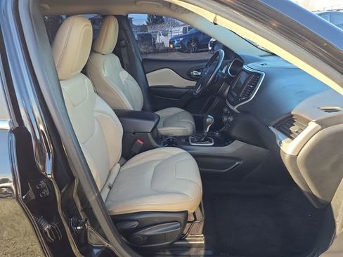 Used 2017 Jeep Cherokee Limited w/ Technology Group image 12