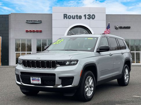 Used 2023 Jeep Grand Cherokee L Laredo image 2