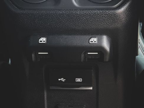 Used 2018 Jeep Wrangler Unlimited Rubicon w/ Dual Top Group AWD/4WD image 39