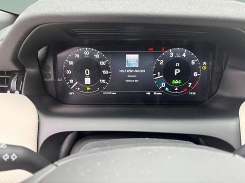 Used 2025 Land Rover Discovery Sport Dynamic SE image 23