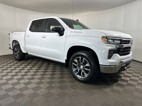 Used 2022 Chevrolet Silverado 1500 LT image 2