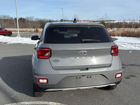 Used 2021 Hyundai Venue SE image 8