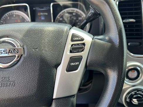 Used 2018 Nissan Titan SV image 18