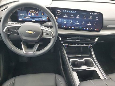 Certified 2025 Chevrolet Traverse LT w/ Driver Confidence Package image 13