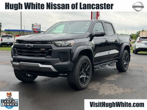 Used 2025 Chevrolet Colorado Trail Boss AWD/4WD image 2