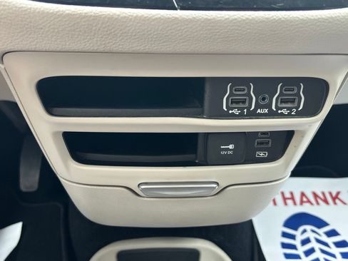 Used 2022 Chrysler Pacifica Touring-L AWD/4WD image 39
