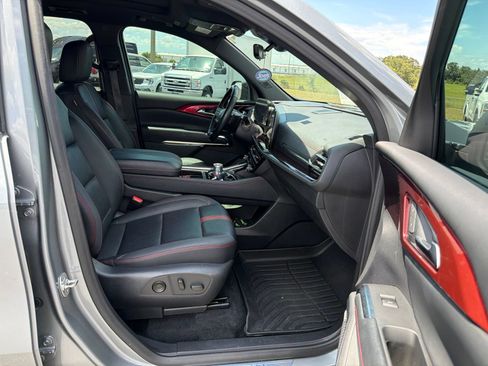 Used 2024 Chevrolet Traverse RS FWD image 10