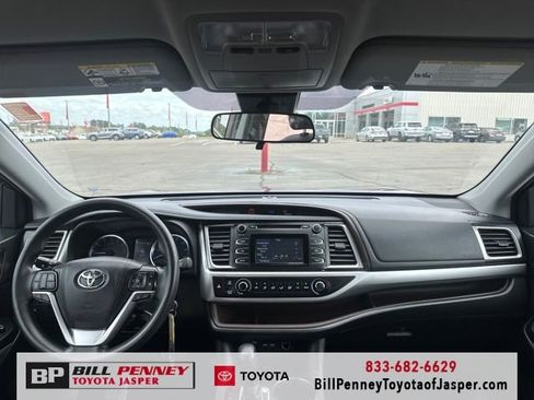 Used 2019 Toyota Highlander LE image 10