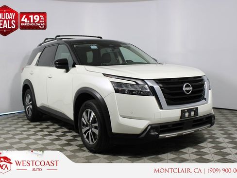 Used 2023 Nissan Pathfinder SL image 1