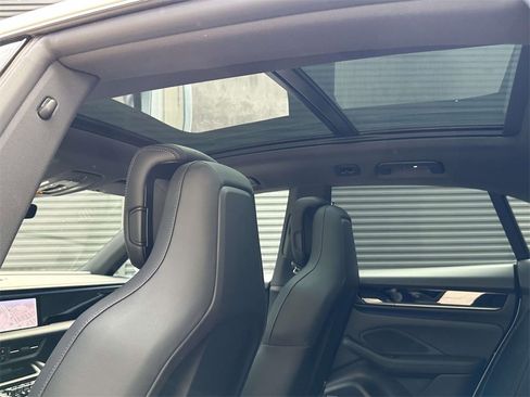 New 2025 Porsche Macan 4S Electric image 16