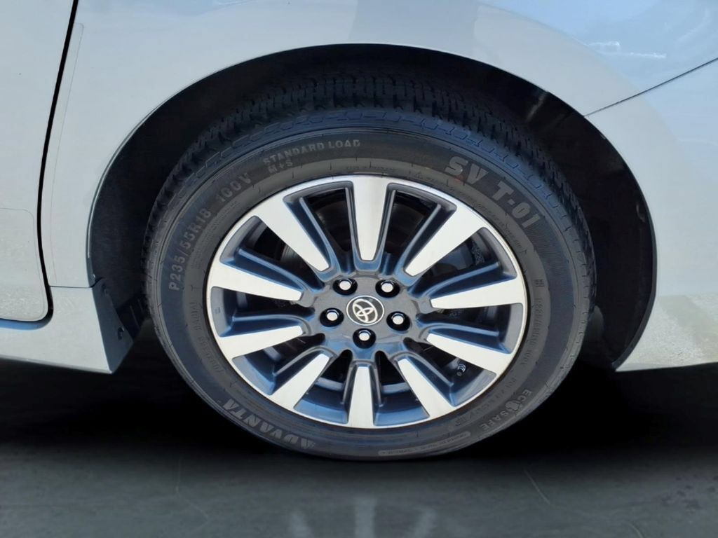 Used 2020 Toyota Sienna Limited Premium FWD image 10