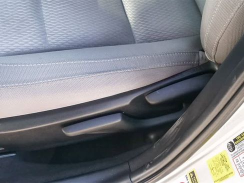 Used 2016 Toyota Corolla LE image 21