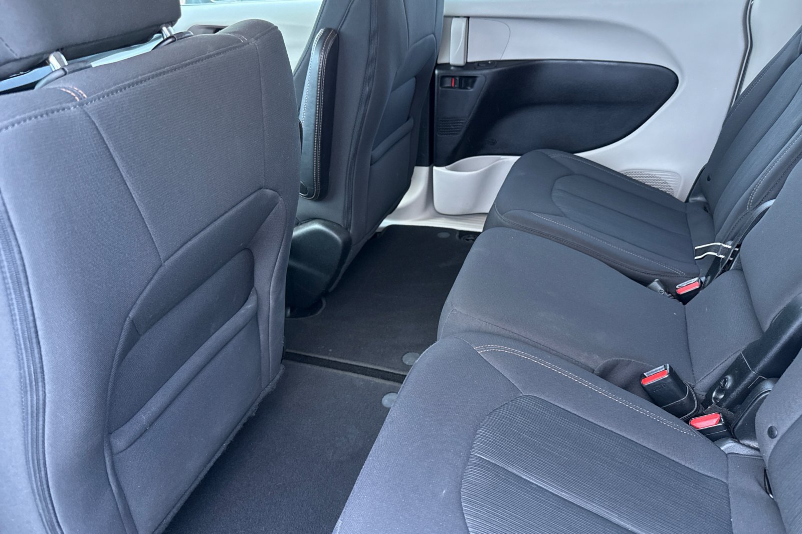 Used 2019 Chrysler Pacifica Touring Plus w/ Advanced Safetytec Group FWD image 13