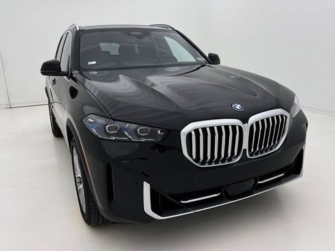 Certified 2026 BMW X5 xDrive50e w/ Climate Comfort Package AWD/4WD image 3