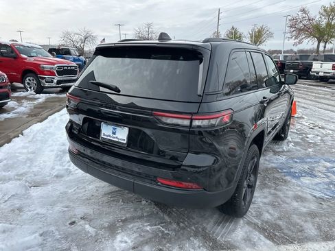 New 2025 Jeep Grand Cherokee Limited w/ Black Appearance Package AWD/4WD image 31
