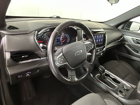Used 2022 Chevrolet Traverse LT FWD image 17