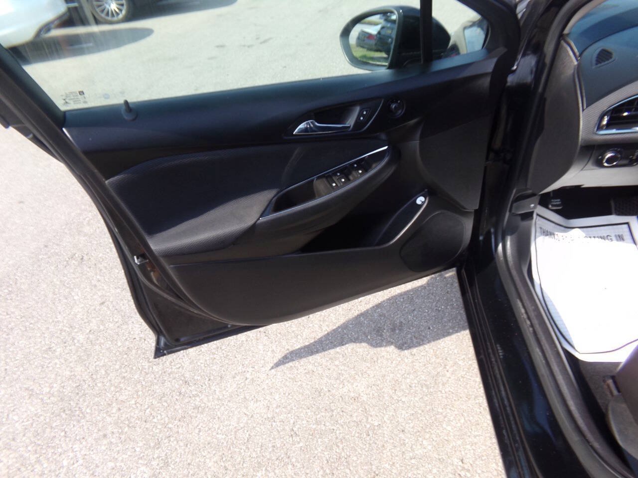 Used 2017 Chevrolet Cruze LS FWD image 11