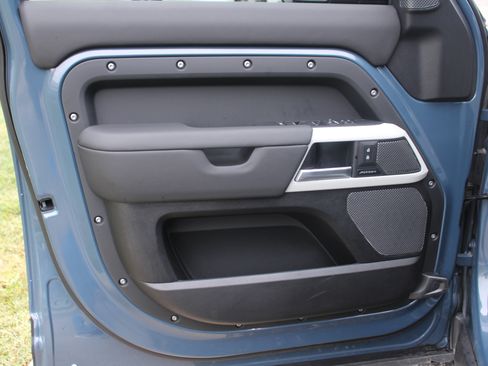 Used 2024 Land Rover Defender 110 S image 13