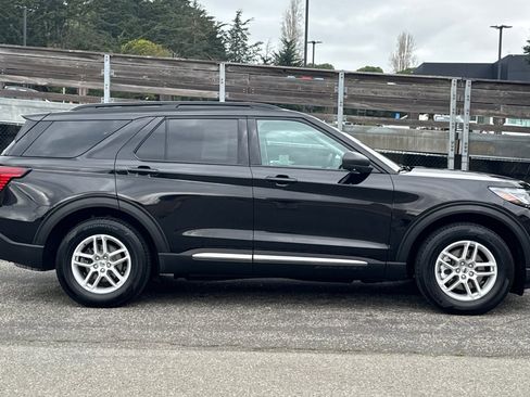 Used 2025 Ford Explorer Active w/ Active Comfort Package image 3