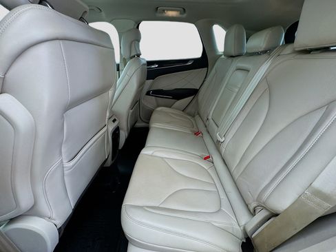 Used 2019 Lincoln MKC Reserve w/ MKC Technology Package FWD image 16