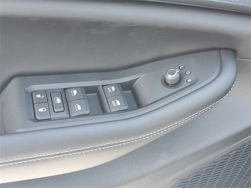 New 2025 Jeep Grand Cherokee L Altitude image 18