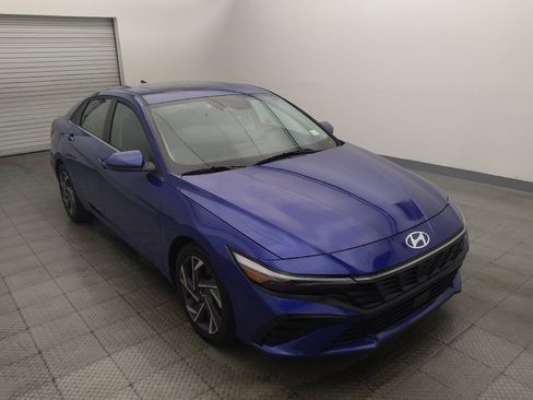 Used 2025 Hyundai Elantra SEL FWD image 13